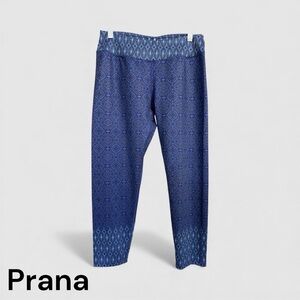 Prana Blue Capri Leggings. Compression & stretch
23” length, 15-16 waist